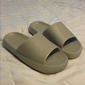 Chunky Pillow Slides